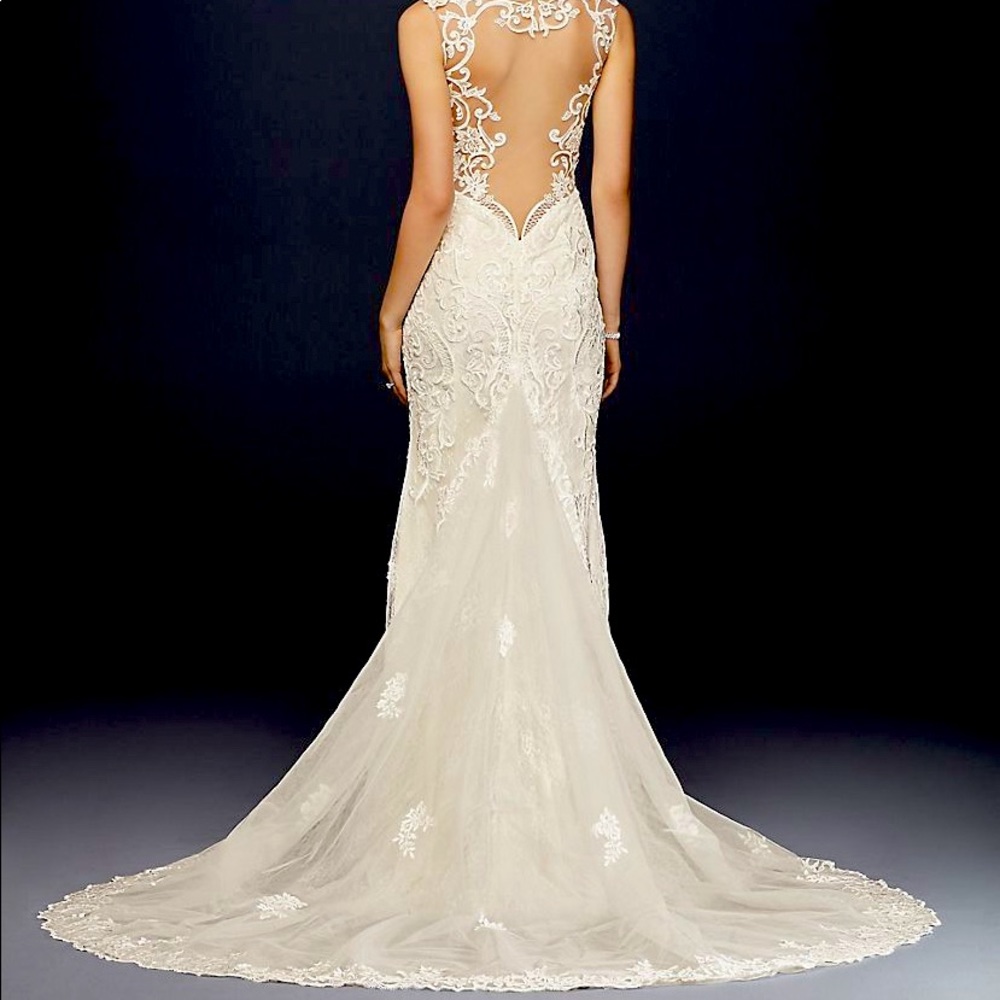 Plunging Illusion Lace Wedding Dress New with Tags Davids Bridal not altered 16